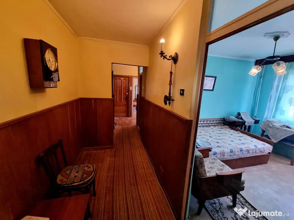 Navodari central -apartament 3 camere decomandat stradal 