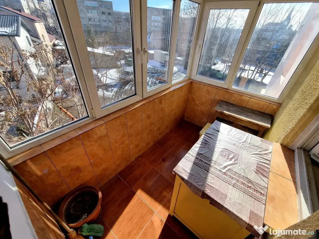 Navodari central -apartament 3 camere decomandat stradal 