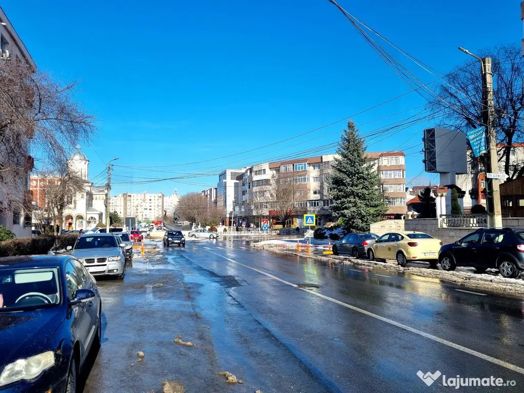 Navodari central -apartament 3 camere decomandat stradal 