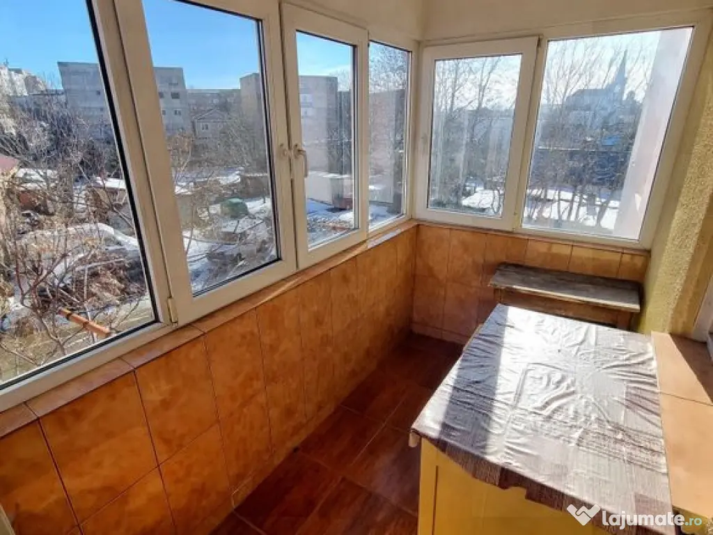 Navodari central -apartament 3 camere decomandat stradal 