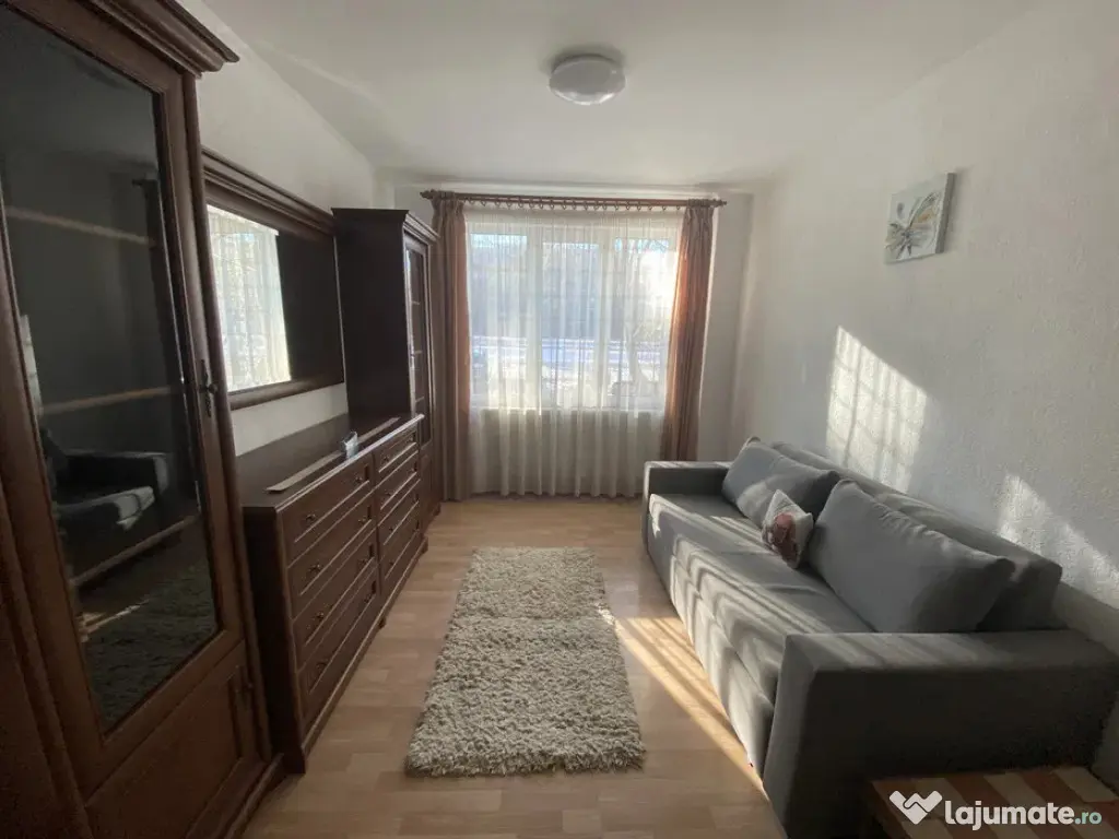 Apartament cu 3 camere, cu doua locuri de parcare, situat in 