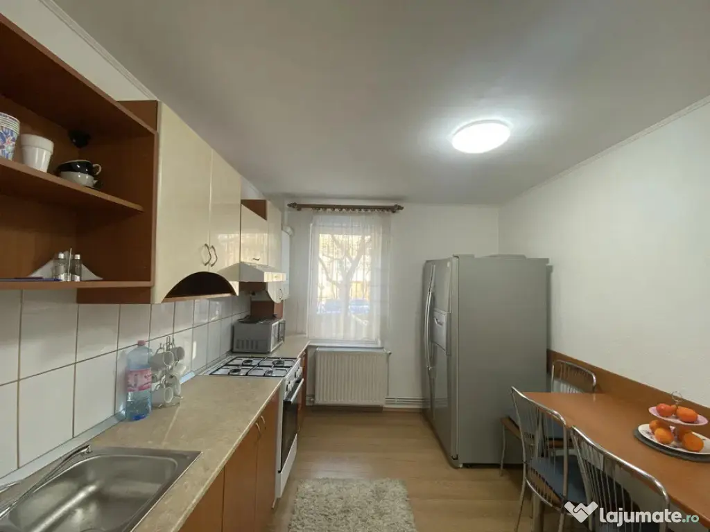 Apartament cu 3 camere, cu doua locuri de parcare, situat in 