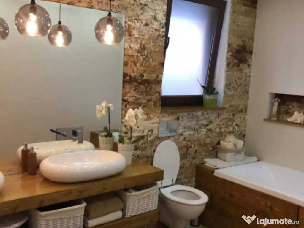 Casa cu 4 camere, moderna, 115 mp, 3 parcari, zona Terra 