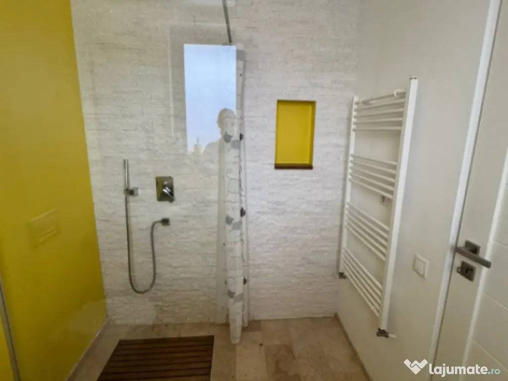 Casa cu 4 camere, moderna, 115 mp, 3 parcari, zona Terra 