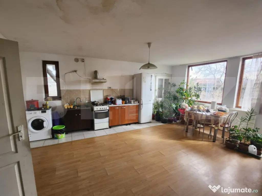 Casă cu 2 apartamente, 493 mp, zona Gara 
