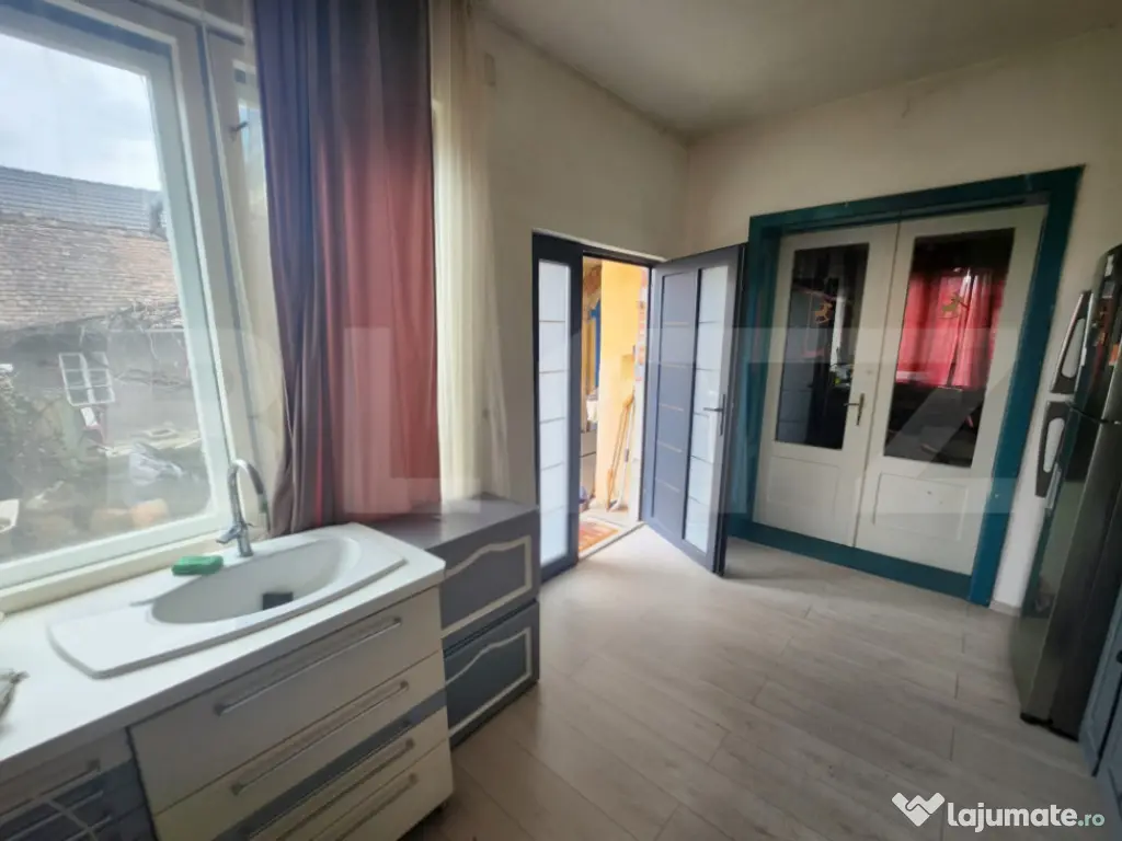 Casă cu 2 apartamente, 493 mp, zona Gara 