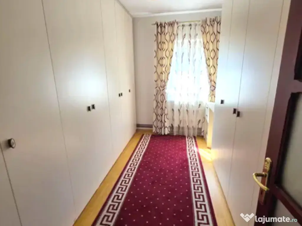 Apartament 4 camere Etaj 1 Central