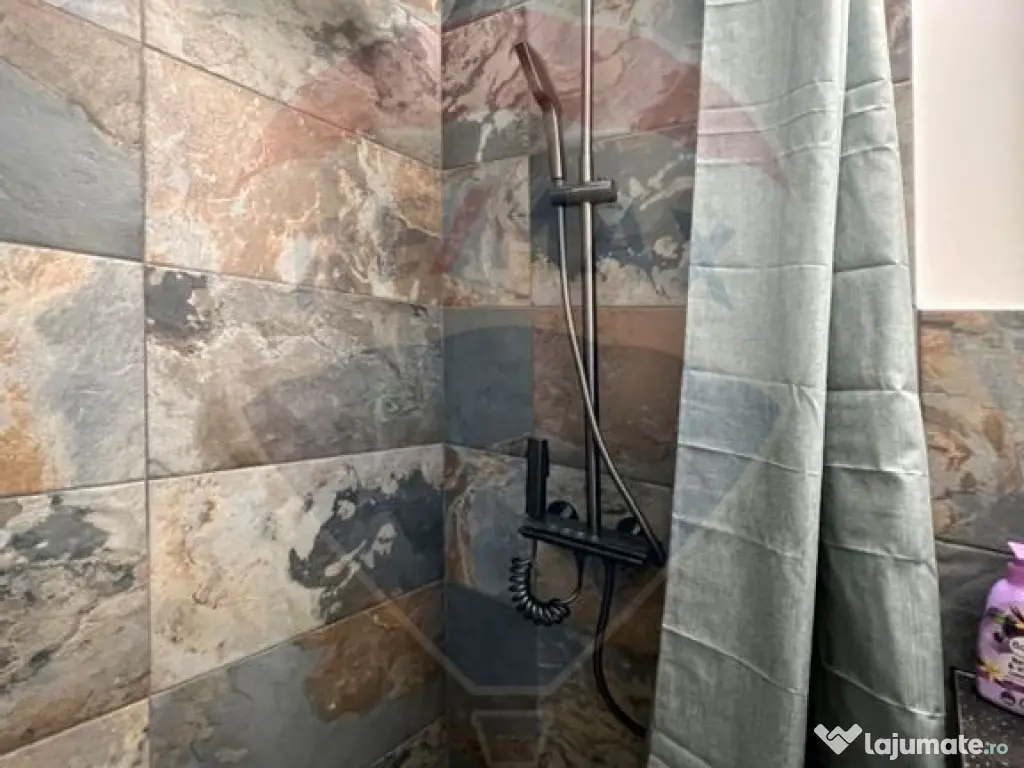 Apartament spațios de închiriat, strada Năsăud, bloc ... 