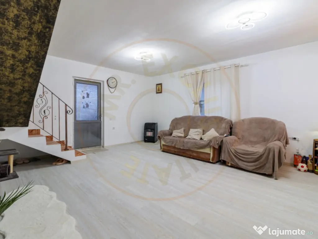 Casa 3 camere Dragomiresti strada principala 