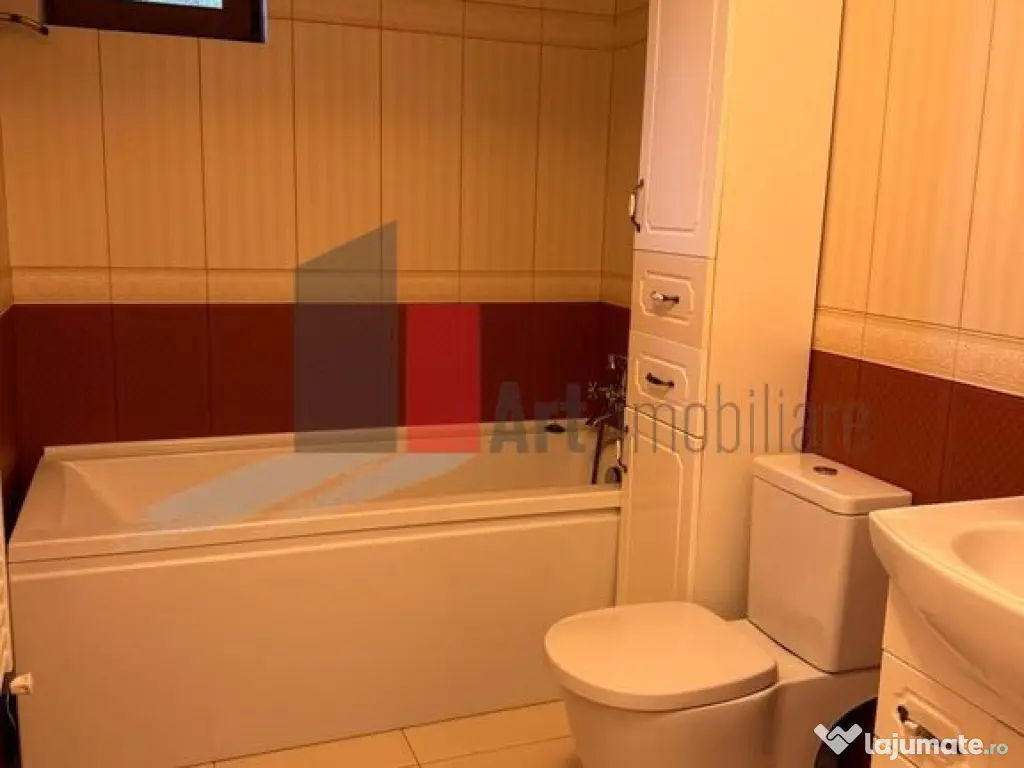 Vanzare apartament 3 camere si curte+loc de parcare Padur...