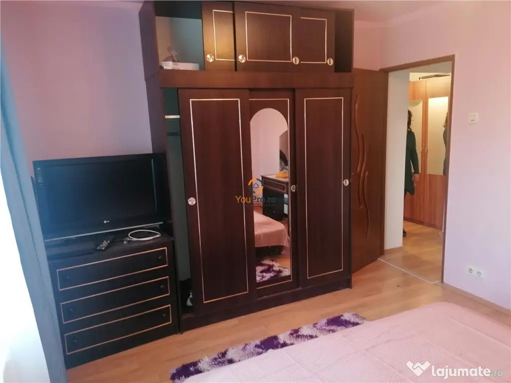 Decomandat Spatios cu Centrala zona Vladeasa 