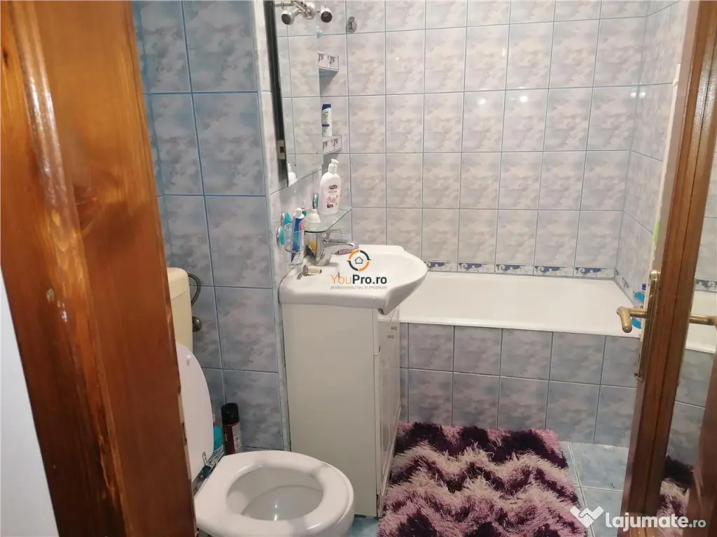 Decomandat Spatios cu Centrala zona Vladeasa 