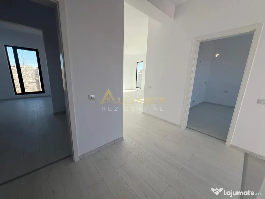 Casa individuala pe parter cu 4 camere // 2 bai // panouri 3