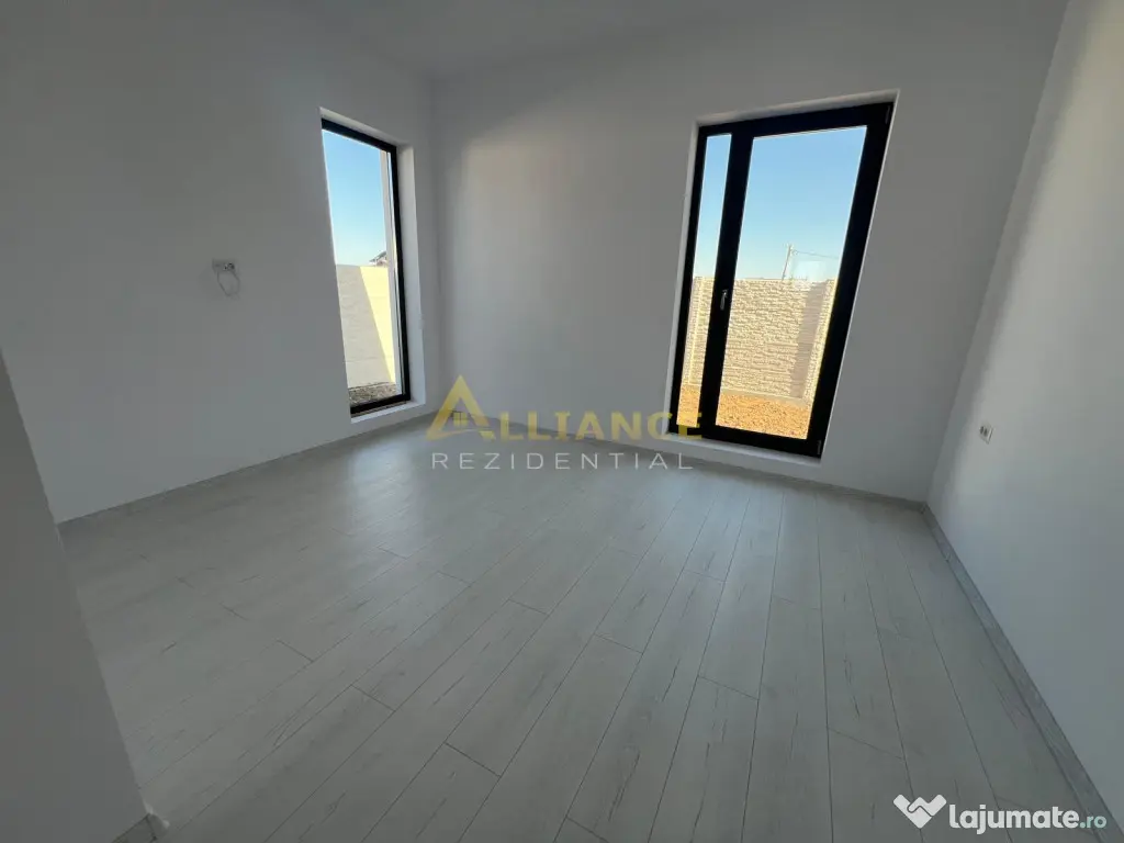 Casa individuala pe parter cu 4 camere // 2 bai // panouri 3