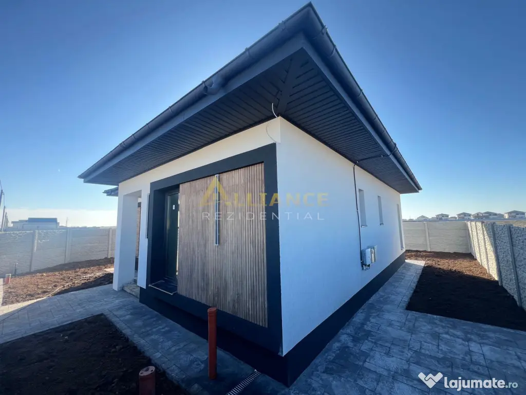 Casa individuala pe parter cu 4 camere // 2 bai // panouri 3