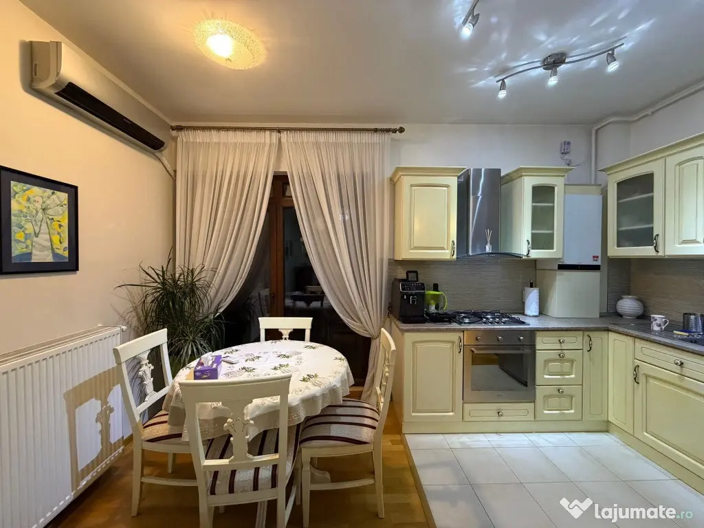 2 camere, Arcul de Triumf / Herăstrău, bloc 2006 