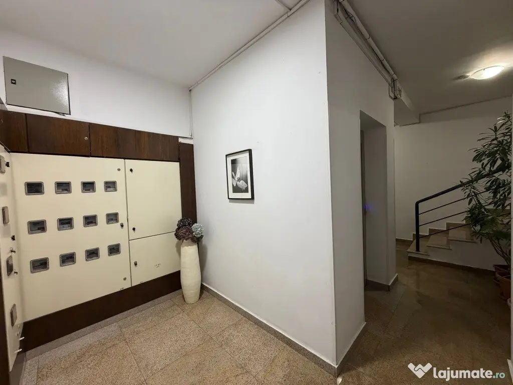 2 camere, Arcul de Triumf / Herăstrău, bloc 2006 