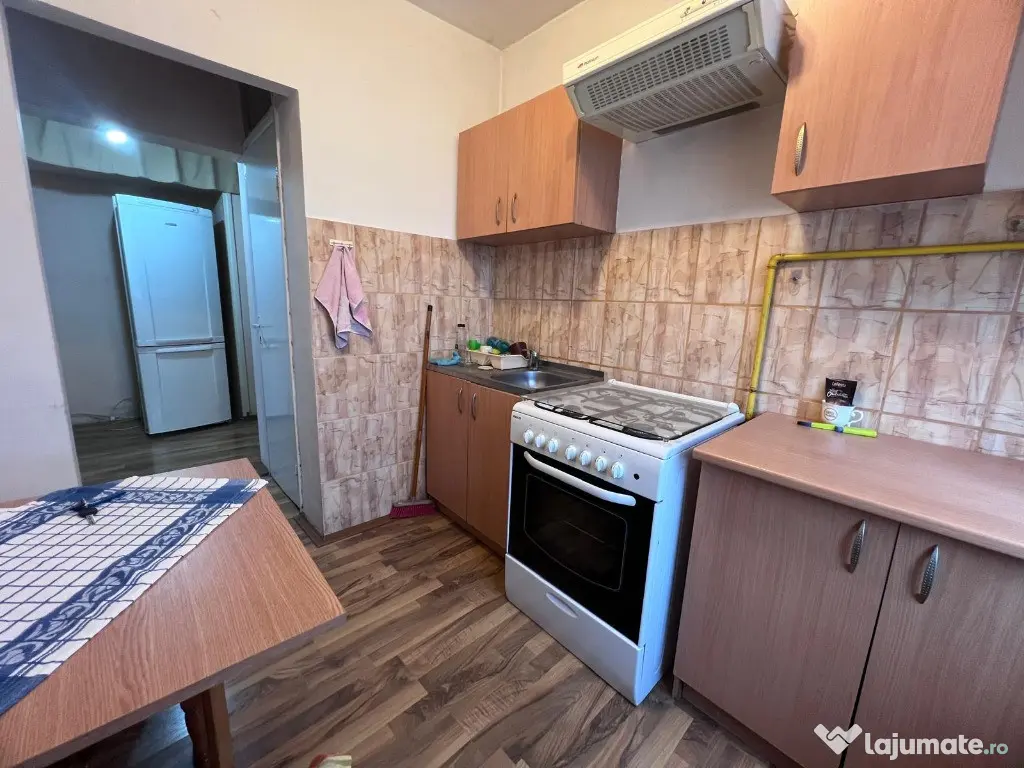 Apartament 2 camere,decomandat,zona Gojdu-Piata Centrala