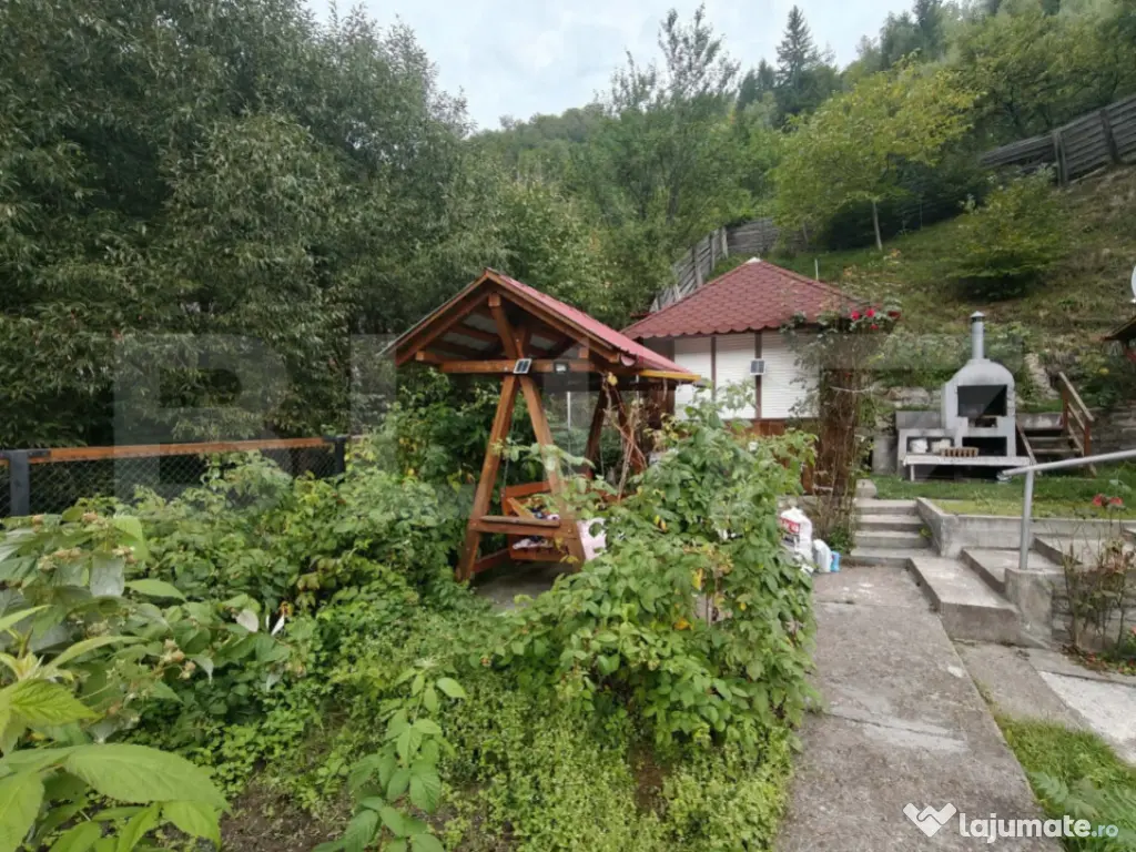 Casa de vacanta si teren intravilan, 425 mp, Valea Ierii