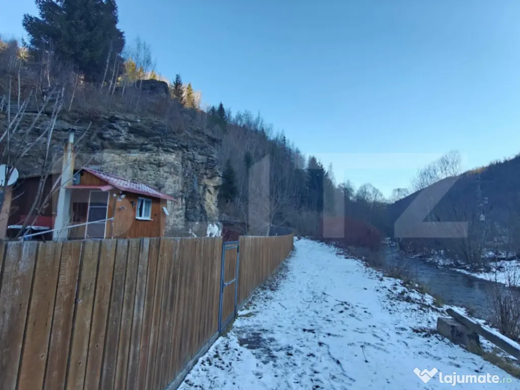 Casa de vacanta si teren intravilan, 425 mp, Valea Ierii