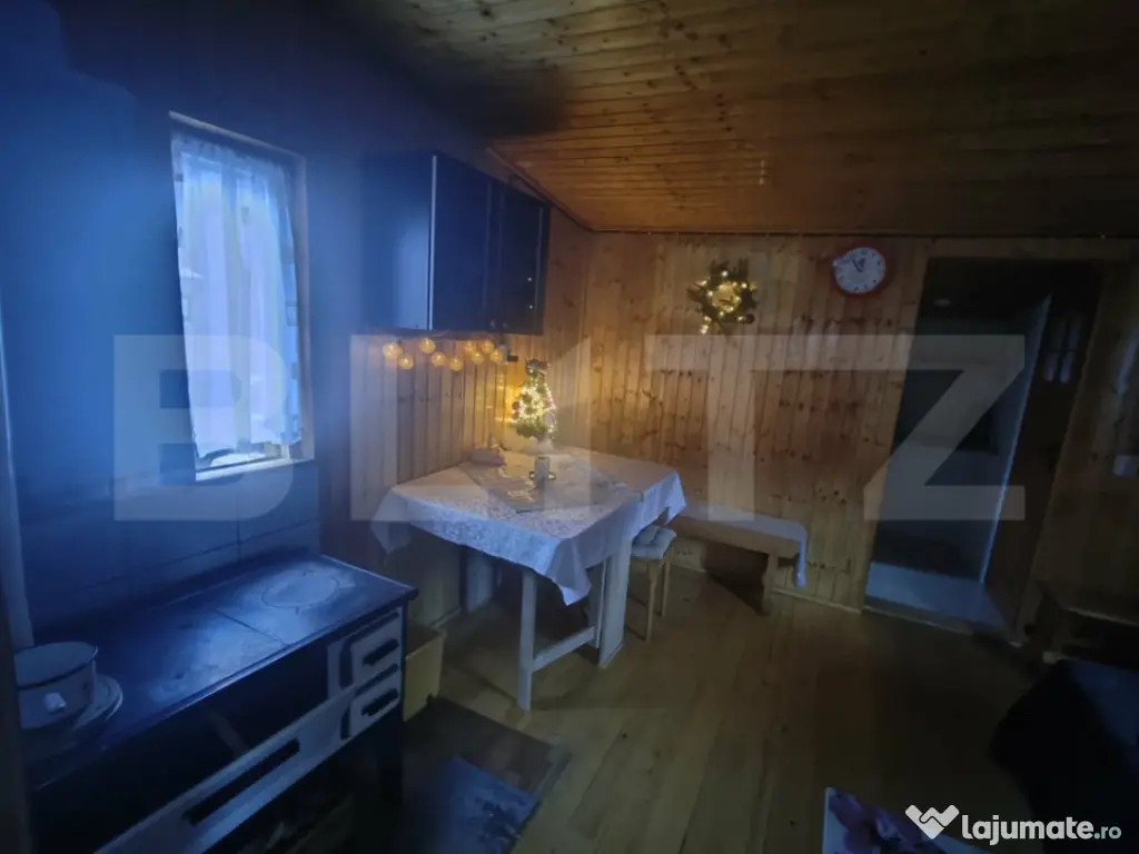 Casa de vacanta si teren intravilan, 425 mp, Valea Ierii
