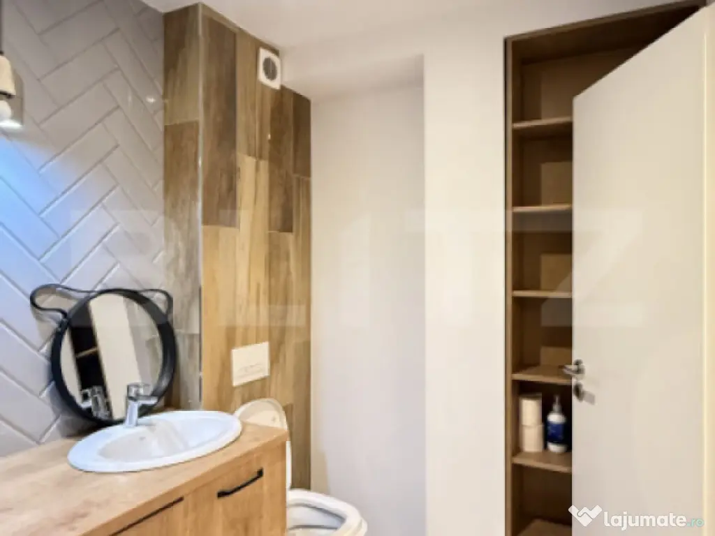 Casă înșiruită cu 5 camere | Lux | Tractorul |curte prop 