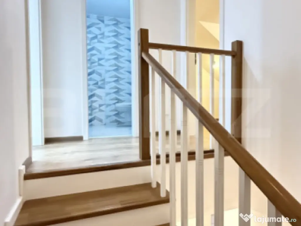 Casă înșiruită cu 5 camere | Lux | Tractorul |curte prop 