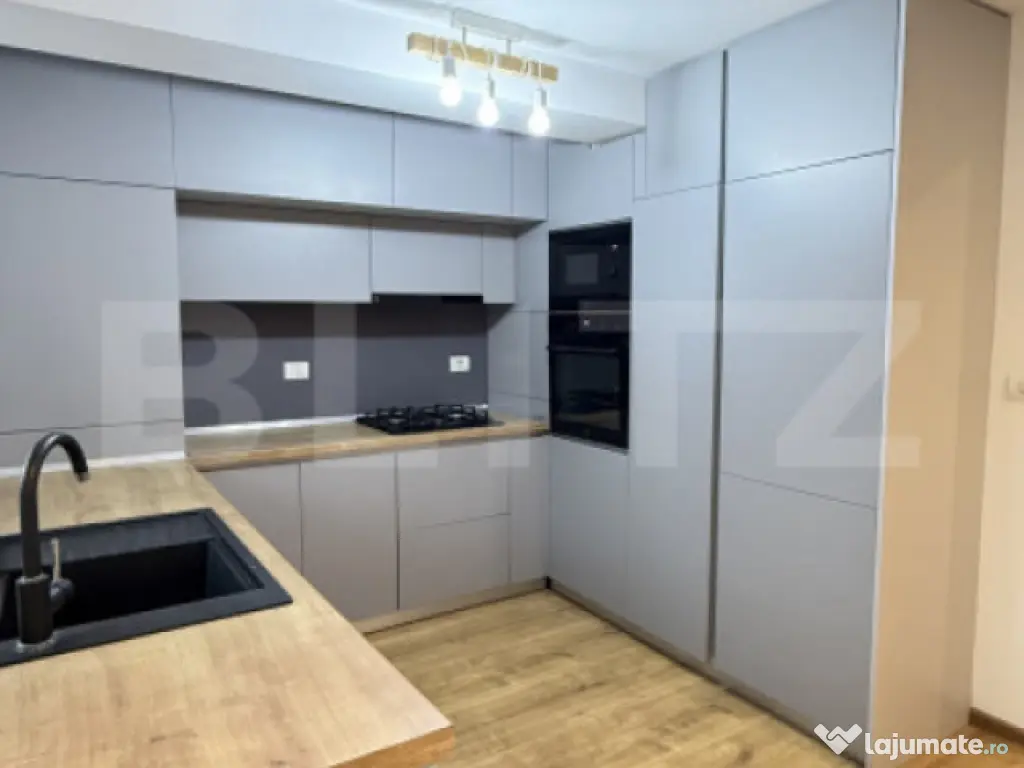 Casă înșiruită cu 5 camere | Lux | Tractorul |curte prop 