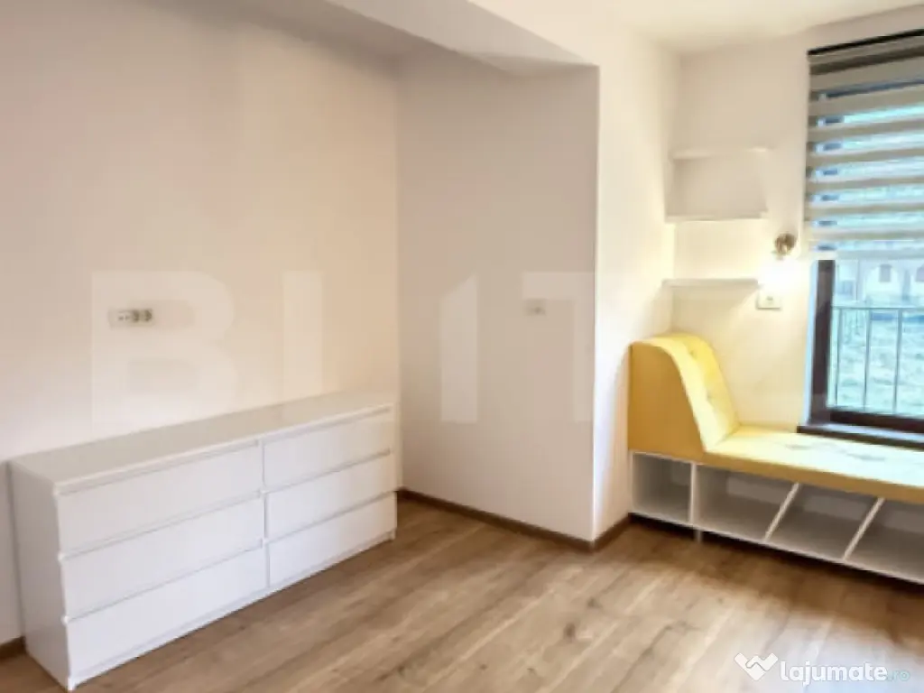 Casă înșiruită cu 5 camere | Lux | Tractorul |curte prop 