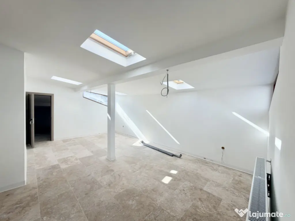 Spatiu birouri/ Salon/ Studio Mansarda Piata Romana 