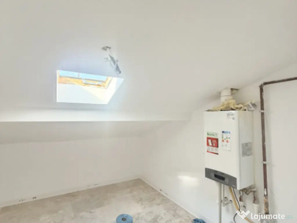 Spatiu birouri/ Salon/ Studio Mansarda Piata Romana 