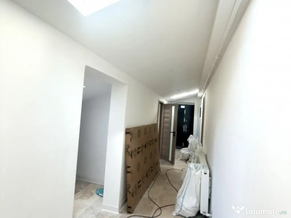 Spatiu birouri/ Salon/ Studio Mansarda Piata Romana 