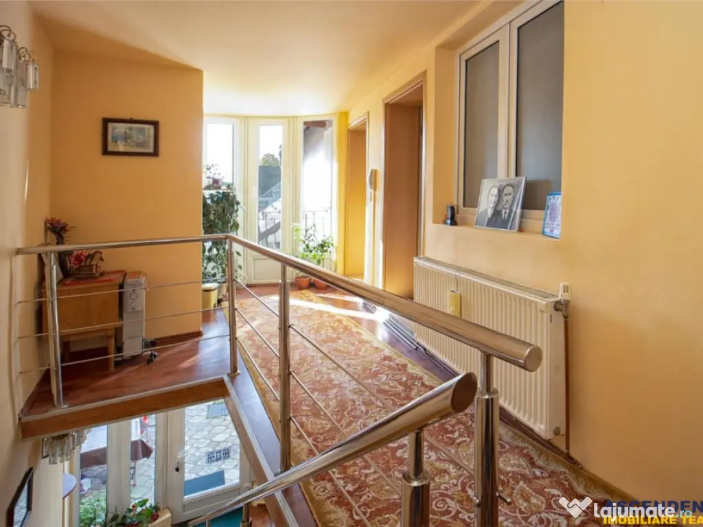 Pe incantare florala, casa cu 5 camere, curte individuala - 