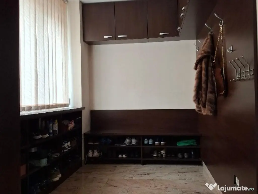 Vila cocheta cu posibilitati de investitie multiple Tineretului 