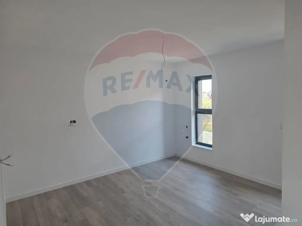 Casă / Vilă cu 4 camere de vânzare