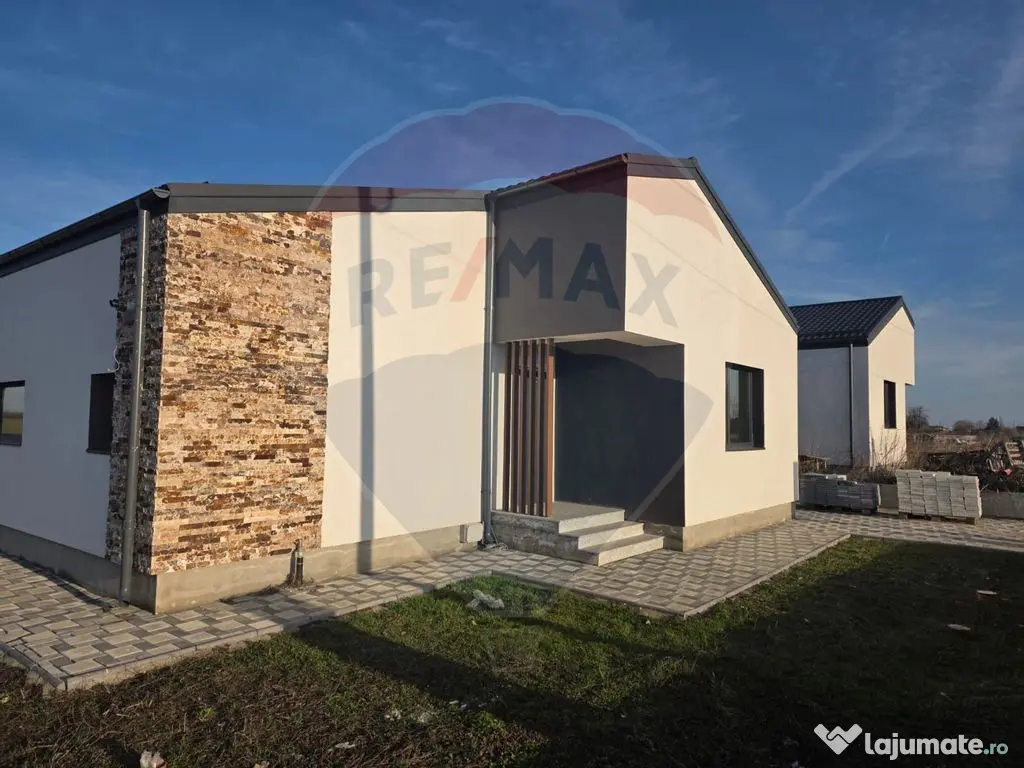 Casă / Vilă cu 4 camere de vânzare