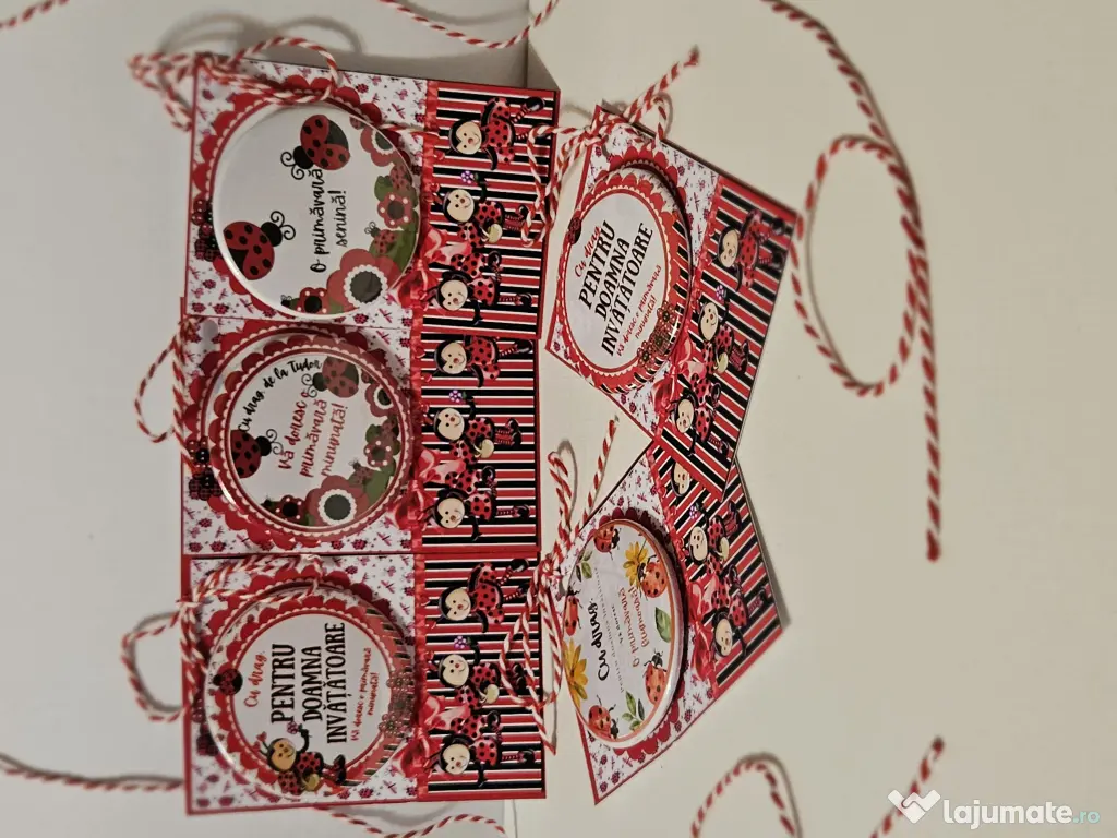 Martisoare personalizate - insigne si magnetice 