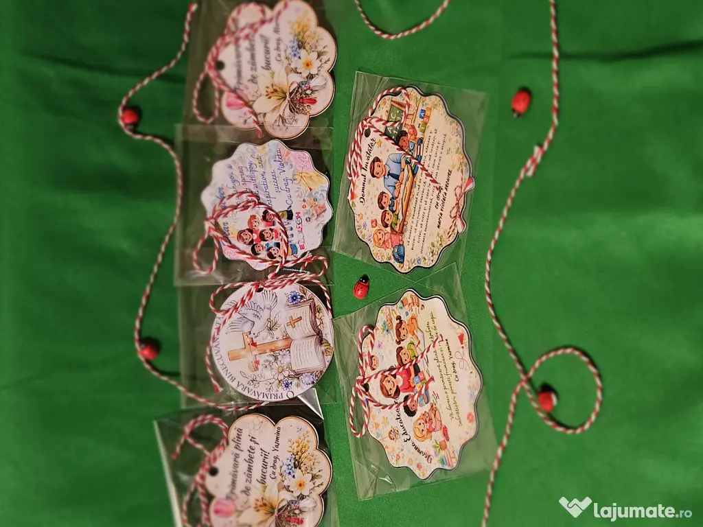 Martisoare personalizate - insigne si magnetice 