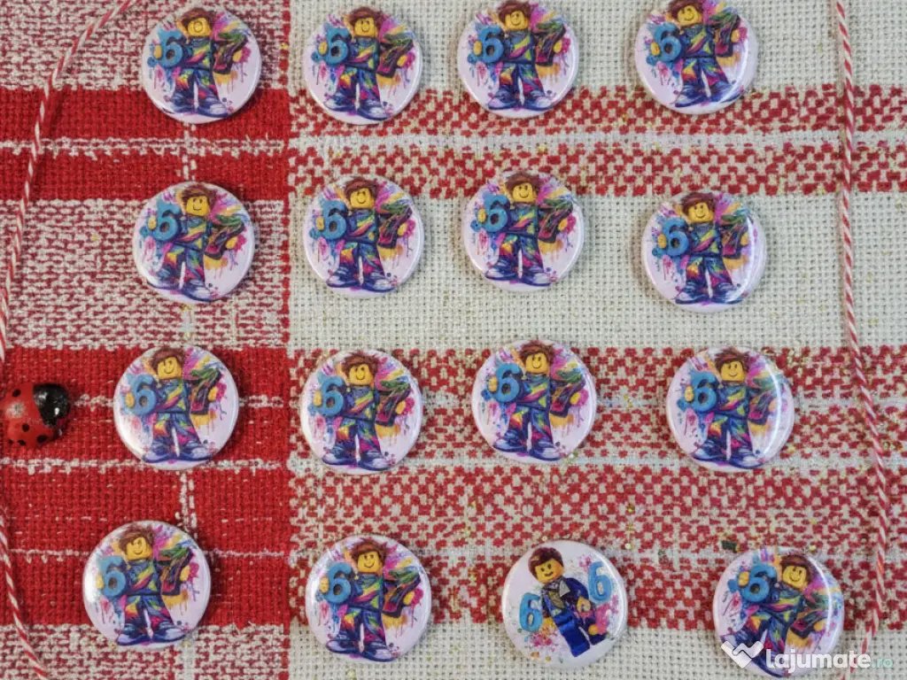 Martisoare personalizate - insigne si magnetice 