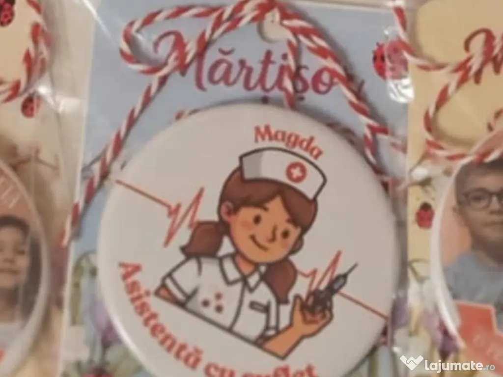 Martisoare personalizate - insigne si magnetice 