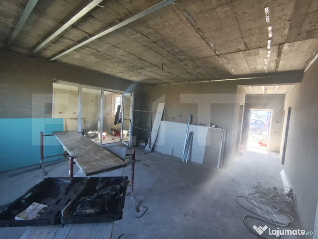 Casa individuala Santandrei cu placa de beton si gard imprej 