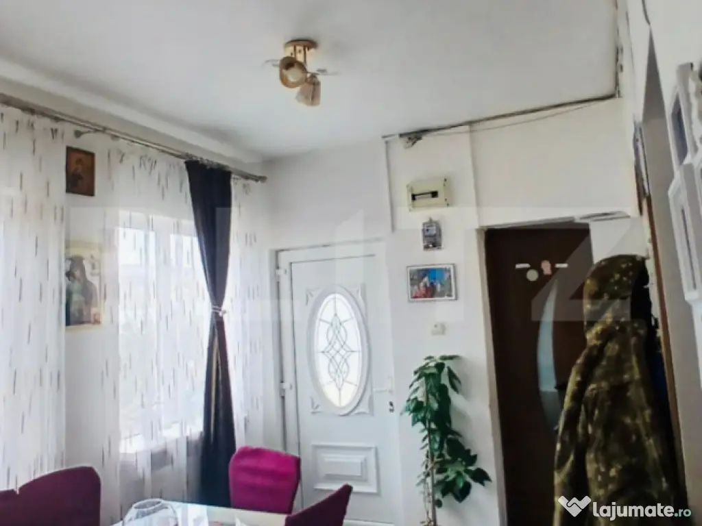 Casa cu 2 camere, 112 mp, 720 teren, zona Micro I