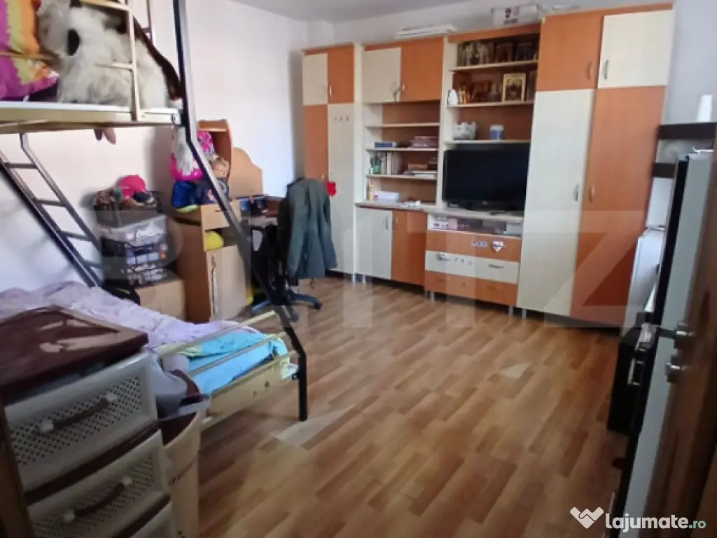 Casa cu 2 camere, 112 mp, 720 teren, zona Micro I