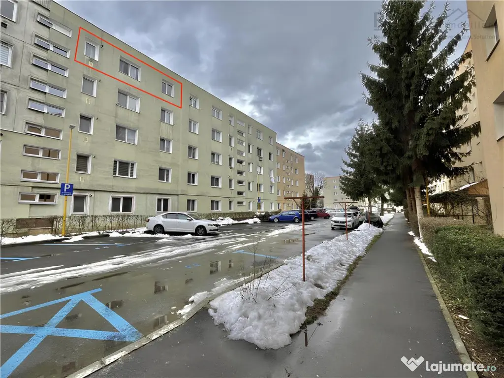 Apartament 2 Camere zona Florilor de renovat la ultimul etaj 