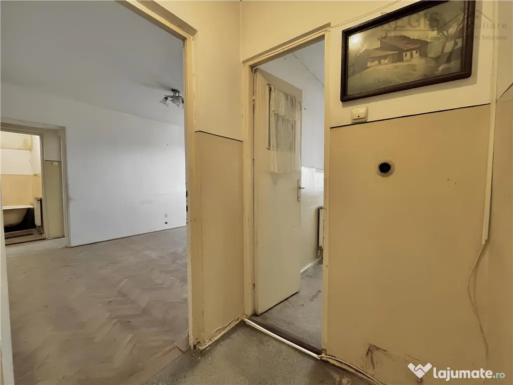 Apartament 2 Camere zona Florilor de renovat la ultimul etaj 