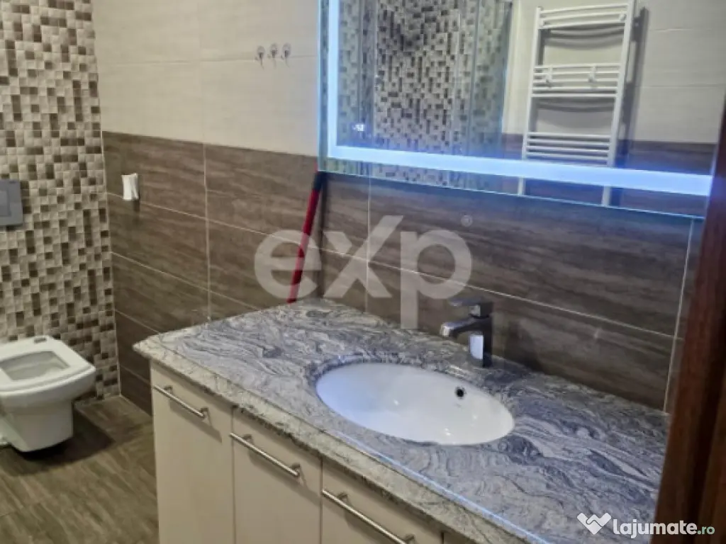 Apartament de închiriat – 4 camere, decomandat – Tracto