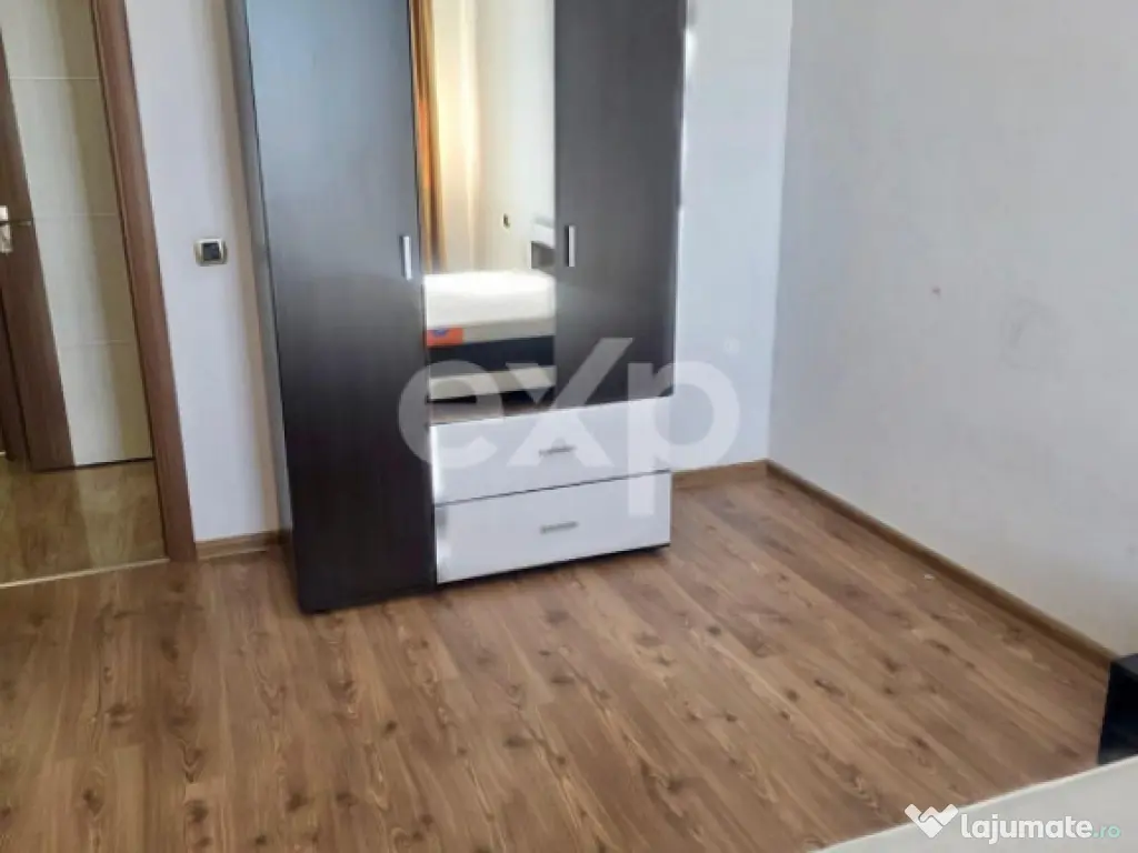 Apartament de închiriat – 4 camere, decomandat – Tracto