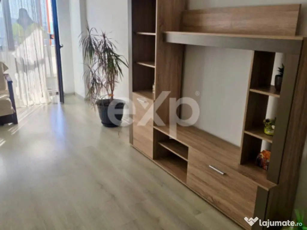 Apartament de închiriat – 4 camere, decomandat – Tracto