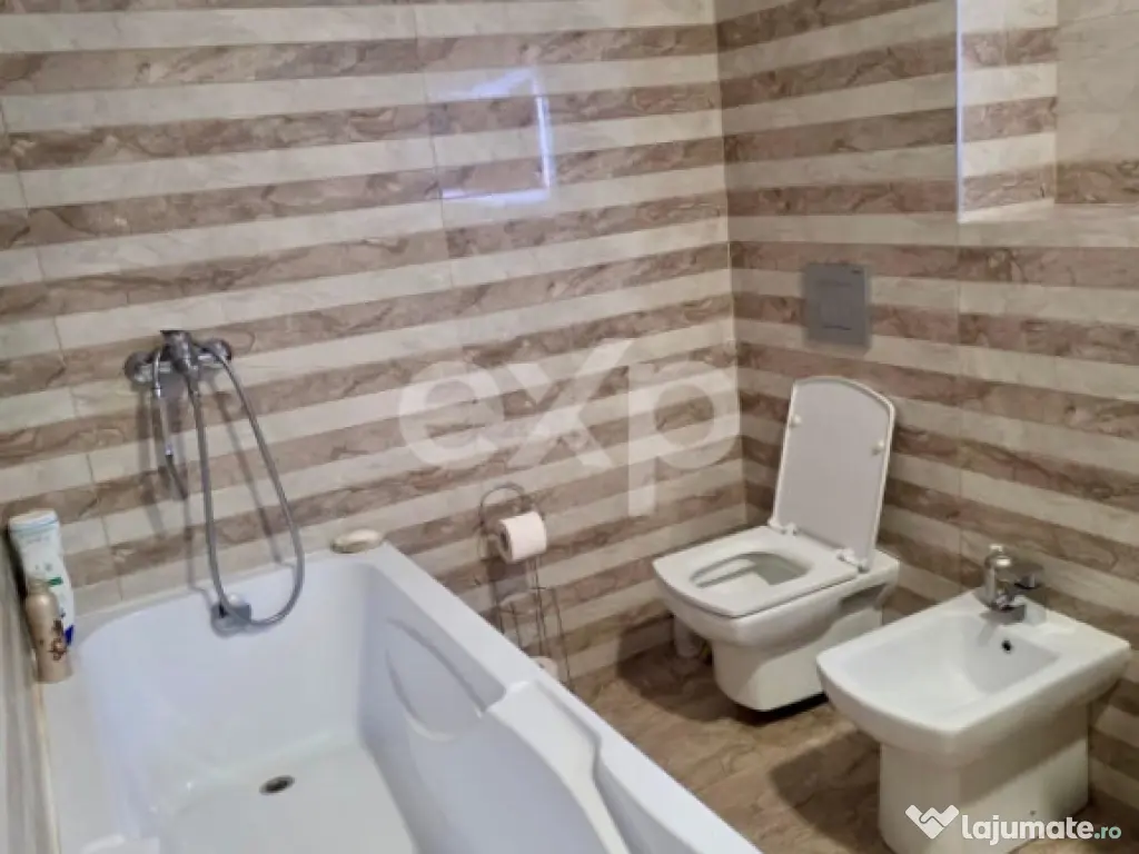 Apartament de închiriat – 4 camere, decomandat – Tracto