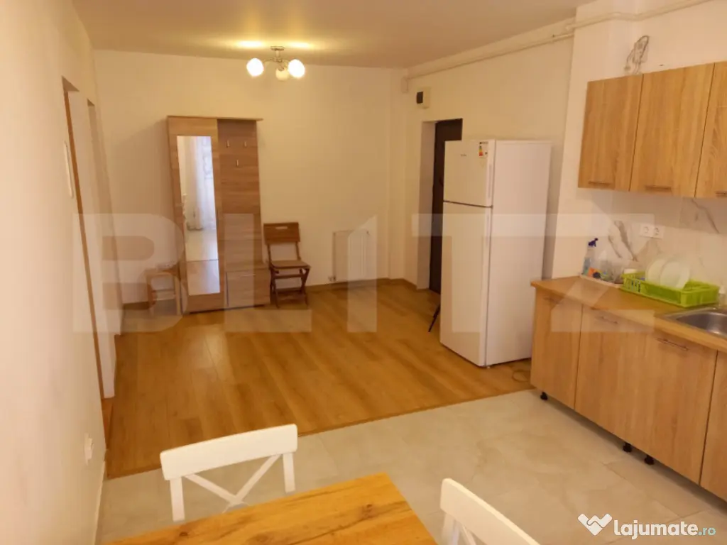 Apartament semidecomandat cu 2 camere, parcare inclusa, zona 